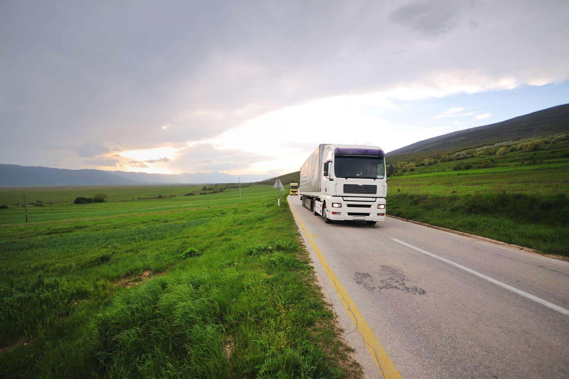 中小型汽車附掛拖車的法規、類型、拖車勾安裝...